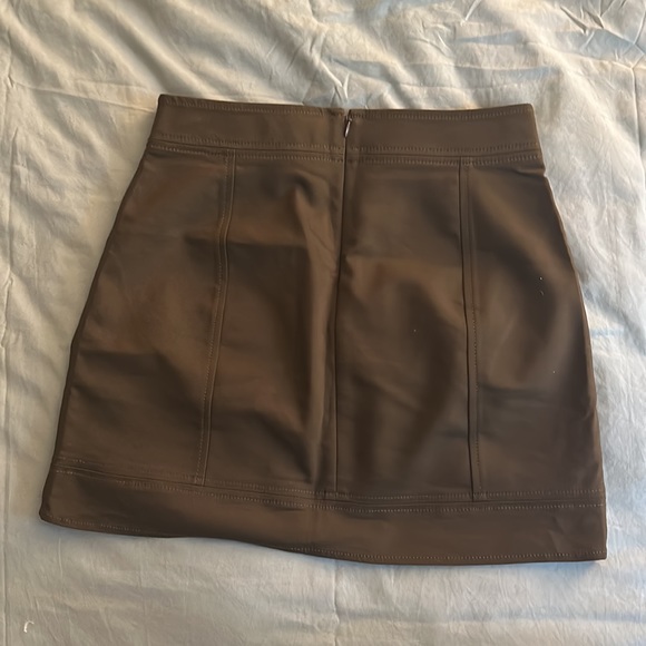 Shorts and skirt - Picture 3 of 3